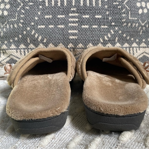 {Vionic} Adilyn Slipper - Picture 5 of 7